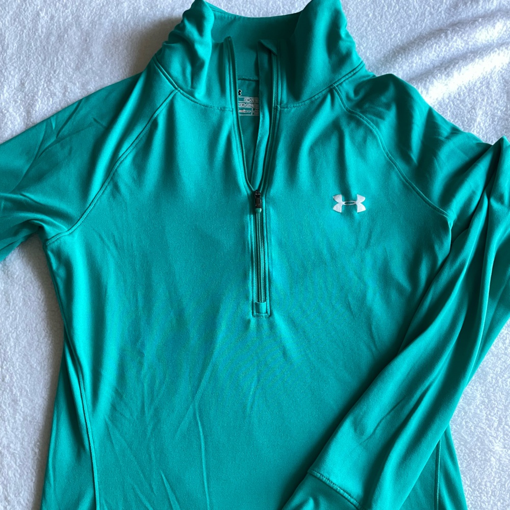 Under Armour lightweight semi fitted half zip - cute ruching on collar size Sm